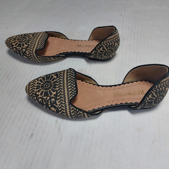 RESTRICTED Black and Brown Slip-on Leather Sandals Size 6 - Picture 4 of 11